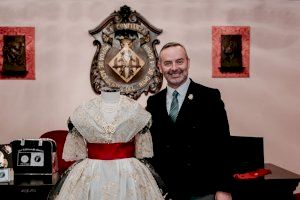 Fran Tochena ha sido reelegido Maestro Mayor del Gremio de Sastres y Modistas de la Comunidad Valenciana Fran Tochena ha sido reelegido Maestro Mayor del Gremio de Sastres y Modistas de la Comunidad Valenciana