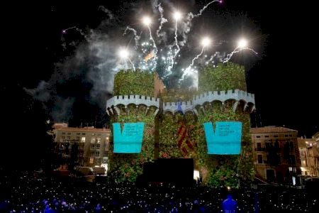Els servicis de neteja retiren 2.000 kg de residus de la Crida de València i 3.500 kg d'arena i restes pirotècniques del castell