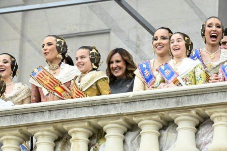 VIDEO | Una mascletà clàssica amb un terratrémol espectacular fa vibrar València