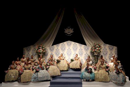 Les Falleres Majors d'Alaquàs 2024 protagonitzen la tradicional Crida des el Castell