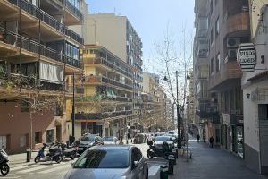 El Ayuntamiento inicia el mantenimiento y pintado de las farolas de la avenida Gabriel Miró - (foto 3) El Ayuntamiento inicia el mantenimiento y pintado de las farolas de la avenida Gabriel Miró - (foto 3)