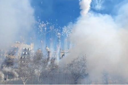 VÍDEO | La sexta mascletà de València retrona a València en un espectacle apoteòsic