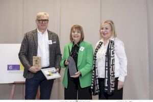 L'Associació Cultural Tirantianes reconeix a la regidora de Gandia Liduvina Gil pel seu compromís amb la igualtat - (foto 2) L'Associació Cultural Tirantianes reconeix a la regidora de Gandia Liduvina Gil pel seu compromís amb la igualtat - (foto 2)