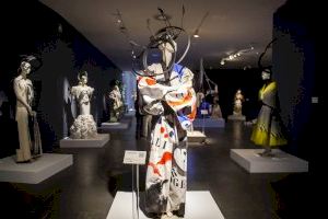 El MuVIM celebra els 20 anys de Fashion Art amb una mostra sobre la fusió de moda i art de Manuel Fernández El MuVIM celebra els 20 anys de Fashion Art amb una mostra sobre la fusió de moda i art de Manuel Fernández