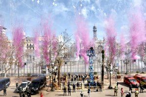 VÍDEO | La pirotècnia Nadal-Martí dispara una mascletá solidària i inclusiva en record dels emigrants valencians VÍDEO | La pirotècnia Nadal-Martí dispara una mascletá solidària i inclusiva en record dels emigrants valencians