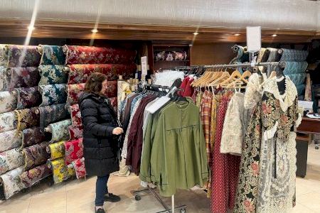 Colores oscuros y comodidad, estas han sido las preferencias de las falleras este año