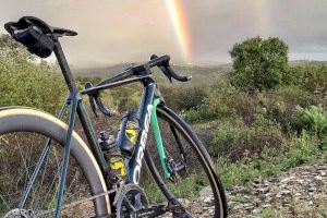 Ferit un ciclista en caure en l'emblemàtica carrera The Millars