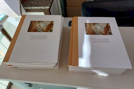 València reparteix els llibrets i les targetes postals de les falles municipals amb informació i esbossos del monument València reparteix els llibrets i les targetes postals de les falles municipals amb informació i esbossos del monument