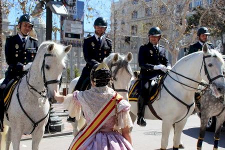 Estos són els consells de la policia perquè no et roben en les Falles de València Estos són els consells de la policia perquè no et roben en les Falles de València