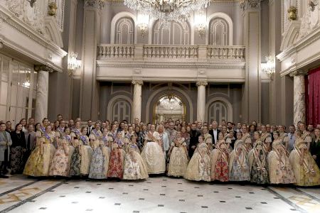 Catalá i les Falleres Majors de València reben als representants dels municipis fallers de la província de València Catalá i les Falleres Majors de València reben als representants dels municipis fallers de la província de València