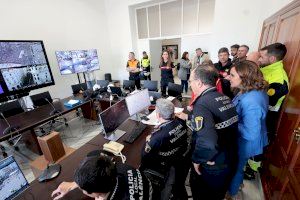 Més de vint càmeres vetlen per la seguretat en la plaça de l’Ajuntament en cada mascletà - (foto 3)