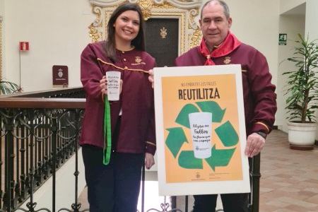 Amb el lema «No embrutes les Falles, reutilitza», Alzira se suma a l’ús del got reutilitzable Amb el lema «No embrutes les Falles, reutilitza», Alzira se suma a l’ús del got reutilitzable