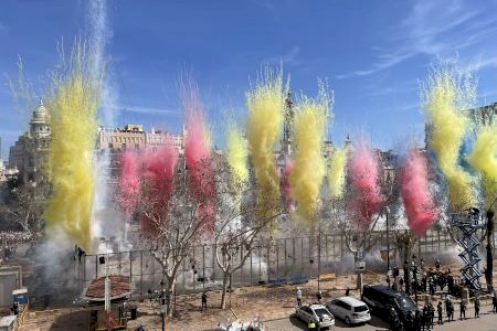 VÍDEO | Apoteosi de Vulcano amb la seua mascletà i les seues 21 salves en homenatge al seu fundador