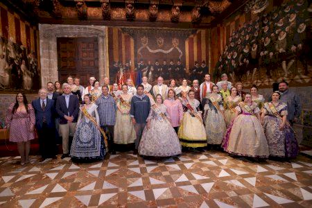 Mazón recibe a los representantes de los Centros Valencianos en el Exterior con motivo de las Fallas