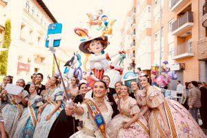 Les Reines Falleres de Borriana tiren de pal selfie per a immortalitzar la seua visita oficial als monuments - (foto 2)
