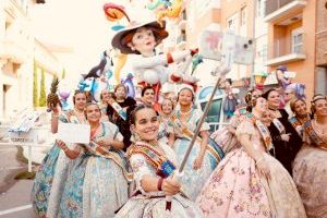 Les Reines Falleres de Borriana tiren de pal selfie per a immortalitzar la seua visita oficial als monuments - (foto 4)