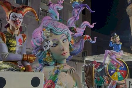 La Falla Plaça Tres Moreres guanya els primers premis a falla gran i infantil