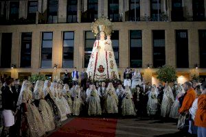 Catarroja viu la seua tradicional Ofrena a la Mare de Déu