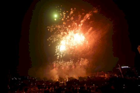 13 persones són ateses durant la Nit del Foc de les Falles de València