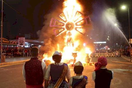 La ‘Nit de la Cremà’ despide las fallas de Benidorm hasta el próximo año La ‘Nit de la Cremà’ despide las fallas de Benidorm hasta el próximo año