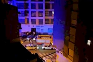 Desalojan un bloque de pisos de Burriana por un incendio