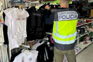 Cinco detenidos en Benidorm por vender artículos falsificados de 30 marcas reconocidas Cinco detenidos en Benidorm por vender artículos falsificados de 30 marcas reconocidas