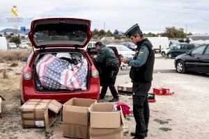 Detenciones en el mercadillo semanal de un pueblo de Valencia: se llevan a 9 personas por una gran estafa