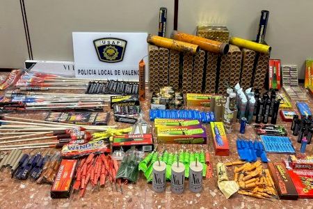 L'alcaldessa convoca la Junta Local de Seguretat per a atallar l'ús de material pirotècnic il·legal L'alcaldessa convoca la Junta Local de Seguretat per a atallar l'ús de material pirotècnic il·legal