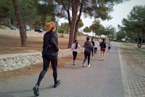 Los ondenses descubren la naturaleza de Onda con un taller de trail running