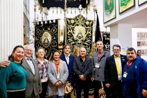 El president de la Diputació de València, Vicent Mompó, visita els famosos dossers de la Setmana Santa d'Alzira