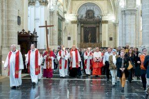 El Arzobispo de Valencia preside el Via Crucis Solemne