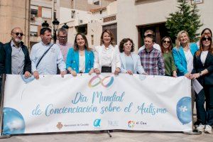 L'alcaldessa se suma al Dia Mundial de l'Autisme amb la lectura del manifest i la solta de globus de color blau en la plaça Major L'alcaldessa se suma al Dia Mundial de l'Autisme amb la lectura del manifest i la solta de globus de color blau en la plaça Major
