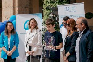 L'alcaldessa se suma al Dia Mundial de l'Autisme amb la lectura del manifest i la solta de globus de color blau en la plaça Major - (foto 3) L'alcaldessa se suma al Dia Mundial de l'Autisme amb la lectura del manifest i la solta de globus de color blau en la plaça Major - (foto 3)