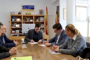 El Ayuntamiento de Burjassot firma un convenio de colaboración con el Círculo Católico San Roque para la restauración del telón del teatro El Ayuntamiento de Burjassot firma un convenio de colaboración con el Círculo Católico San Roque para la restauración del telón del teatro