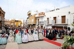 La Vall d'Uixó plena la placeta de Sant Vicent en el dia del patró