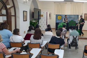 Els xics i xiques del TAPIS es diverteixen amb el teatre interactiu que Cultura els ha organitzat