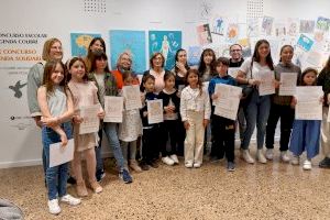 Dibujos con corazón que muestran la realidad de la esclerosis múltiple en Santa Pola