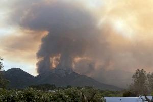 L'incendi de Tàrbena devora centenars d'hectàrees: talls de carreteres i habitatges desallotjats - (foto 4) L'incendi de Tàrbena devora centenars d'hectàrees: talls de carreteres i habitatges desallotjats - (foto 4)