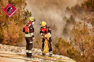 L'incendi de Tàrbena devora centenars d'hectàrees: talls de carreteres i habitatges desallotjats - (foto 7) L'incendi de Tàrbena devora centenars d'hectàrees: talls de carreteres i habitatges desallotjats - (foto 7)