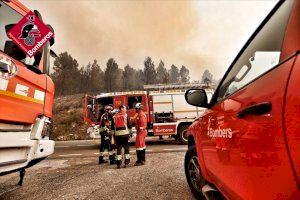 L'incendi de Tàrbena devora centenars d'hectàrees: talls de carreteres i habitatges desallotjats - (foto 5) L'incendi de Tàrbena devora centenars d'hectàrees: talls de carreteres i habitatges desallotjats - (foto 5)