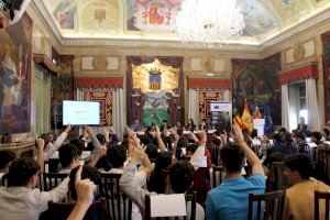 La Diputación de Castellón acerca la realidad de la UE a jóvenes estudiantes con una simulación del funcionamiento del Parlamento Europeo La Diputación de Castellón acerca la realidad de la UE a jóvenes estudiantes con una simulación del funcionamiento del Parlamento Europeo