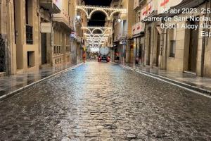 Alcoy refuerza el servicio de limpieza y recogida de residuos durante las Fiestas de Moros y Cristianos