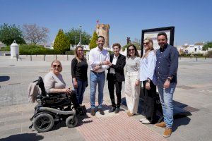 El Ayuntamiento homenajea a la artista paternera Milagro Ferrer con una exposición de su trayectoria pictórica