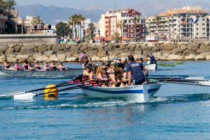 El remo autonómico deja un gran espectáculo en la costa de Denia