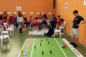 Benlloch avala la proyección del concurso de robótica del colegio Fundación Flors, Vilabot, como referente en innovación educativa - (foto 2)