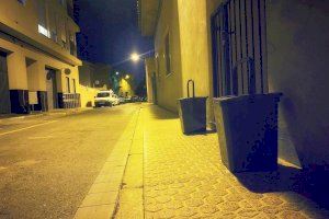 Adeu als poalets: Les Alqueries torna al sistema de recollida de fem per contenidors