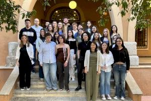 El Ayuntamiento de la Vall d'Uixó abre la exposición colectiva Joves Tendències con 24 artistas El Ayuntamiento de la Vall d'Uixó abre la exposición colectiva Joves Tendències con 24 artistas