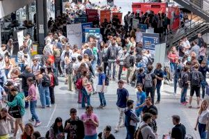 El Foro STEM de la UV llega a la ETSE con 80 empresas tecnológicas y científicas, y más de 70 ofertas de trabajo