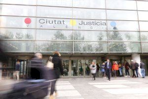 Comença el juí contra 'la manada' de Burjassot