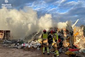 Els bombers aconseguixen controlar un incendi declarat esta vesprada a Moncofa